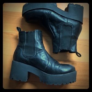 Steve Madden size 6 EBER